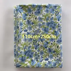 白地に水色の小花と黄緑の葉模様の綿生地 110cm x 250cm