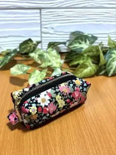 ハンドメイド　リップケース　印鑑ケース　黒　花柄