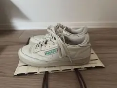 Reebok ホワイトレザースニーカー