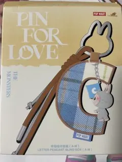 POP MART ラブブC型キーホルダー チェック柄　正規品