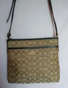 COACH（コーチ）シグネチャー柄クロスボディショルダーバッグ未使用に近いのサムネイル