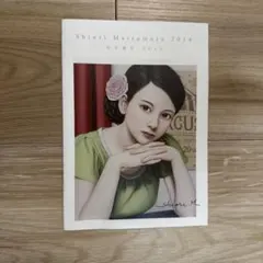 宮本留衣 「直筆」サイン入りチェキ 《2025年6月発売作品/特典》 ①