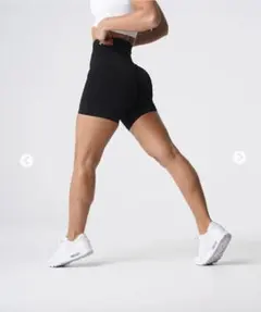 美品！NVTN Black Solid Seamless Shortsのサムネイル