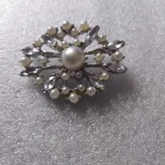 パールとクリスタルのブローチお値下げ