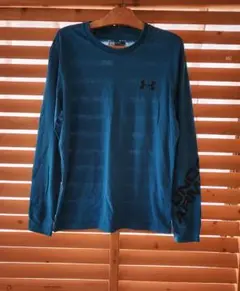 【UNDER ARMOUR 】薄手 長袖ロゴ入り青系 Tシャツ
