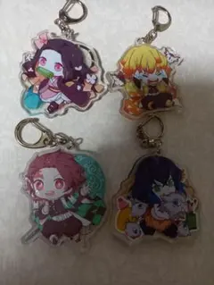 鬼滅の刃　アクリルキーホルダー　炭治郎　ねずこ　善逸　伊之助　セット