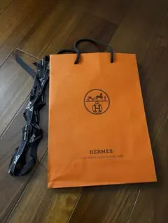 HERMES 紙袋　21x29. リボン