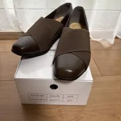 ブラウン パンプス