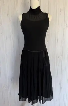 【美品】COMME CA ISMハイネック・ノースリーブ・プリーツワンピース　黒