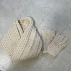 キッズ ニットのマフラー(ネックウォーマー)と手袋のセット