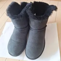 UGG 黒ー ファー付きショートブーツ