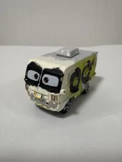トミカ カーズ　アーヴィー