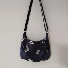 サボイ　黒刺繍ロゴのショルダーバッグ