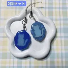青い猫シルエットのストラップ2個セット　レジンハンドメイド