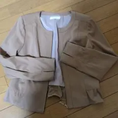 Aylesbury ノーカラージャケット ベージュ