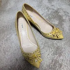 Miu Miu スタッズ パンプス　黄色　イエロー　38 24cm ハイヒールのサムネイル