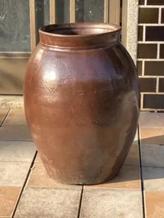 赤黒茶色の陶器の水鉢。アンティーク。メダカ鉢。金魚鉢。 高さ59