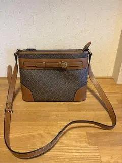 Item thumbnail for item 827b0af2-9ff8-492c-86e0-63e2baaeed9b