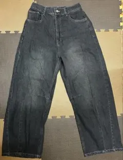 ブラックデニムパンツ