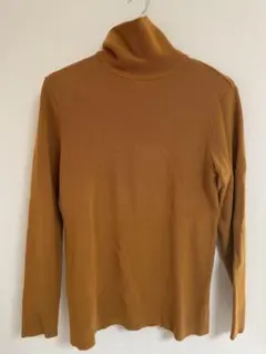 タートルネックセーター