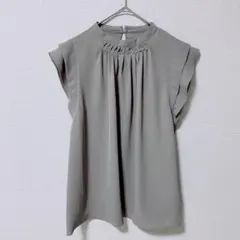 美品 ナチュラルビューティーベーシック　ツイストピンタックブラウス グレー　M