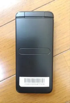 美品　GRATINA KYF42 ブラック　携帯電話