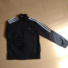 adidas ジャージ J140 黒 ストライプ付き　上のみ