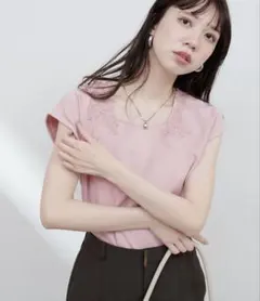 花柄レーススクエアネックTシャツのサムネイル