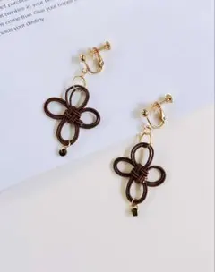 ハンドメイド　水引クローバー結びイヤリング