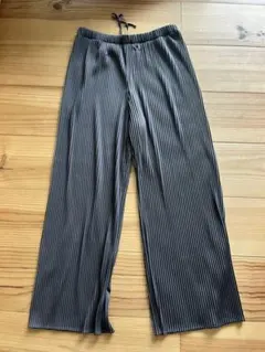 UNIQLO グレー　プリーツストレートパンツ L