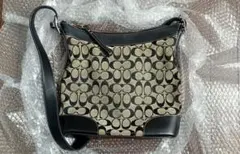 COACH☆　ショルダーバック斜め掛けシグネチャー