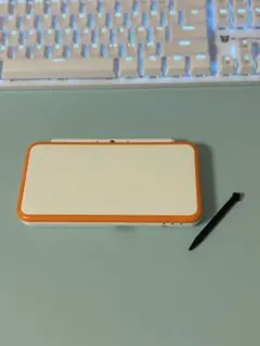 Nintendo newニンテンドー2DS LL ホワイト×オレンジ