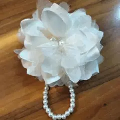 ホワイトフラワーコサージュ　パール付き 入園式 入学式 卒業式フォーマル 結婚式