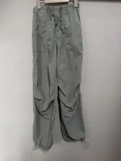 最終値下げ　GU カーキ　パラシュートカーゴパンツ Mサイズ