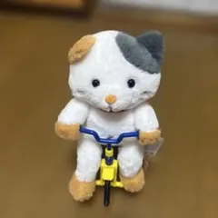 自転車に乗った犬のぬいぐるみ