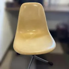 Herman Miller イームズの椅子のサムネイル