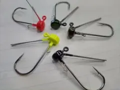 ブラック釣りジグヘッドブラシワイヤーガード付きフックウィードレスラバージグ