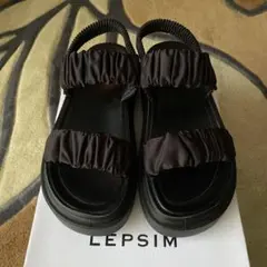 LEPSIM シャーリングサンダル ブラック Mサイズ 23cm〜23.5cmのサムネイル