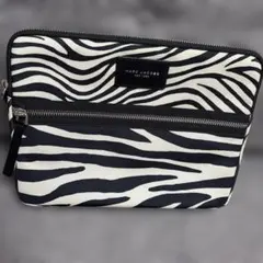 【美品】マークジェイコブス パソコンケース ゼブラ柄