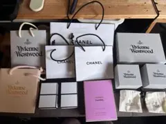 CHANELとVivienne Westwoodの空箱と紙袋