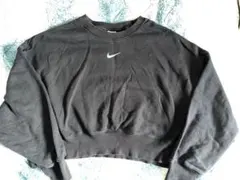 Nike ブラック クロップドスウェット