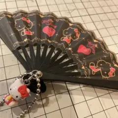 ハローキティ　ミニ扇子　根付 マスコット付き　キーホルダー　ブラック×ピンク