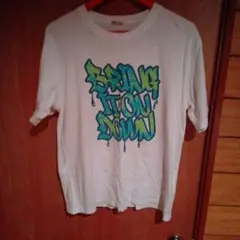 Pluvious Tシャツ BRING IT ON DOWN