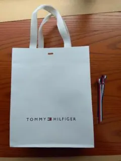 【リボン付き】TOMMY HILFIGER トミーヒルフィガー ショッパー 紙袋のサムネイル