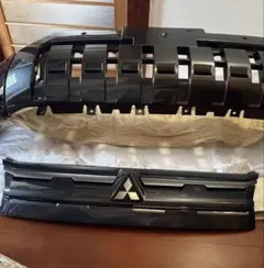 チャーリー　デリカD:5 アクティブギア 純正フロントグリル チャーリー様専用 デリカD:5 アクティブギア 純正フロントグリル