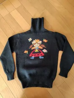 子供用黒ハイネックセーター