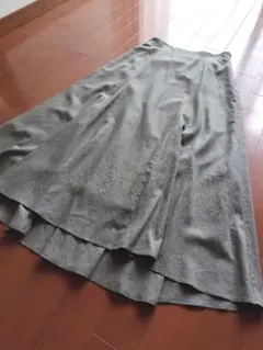 ナチュラルビューティーベーシック　リネン混　カーキ フレアロングスカート