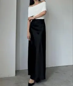 Louere ハイウエストサテンバイヤスナロースカート　ブラックのサムネイル