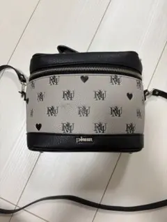 pium ショルダーバッグのサムネイル
