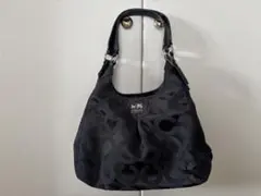 【新品未使用】COACH コーチ シグネチャー ブラックハンドバッグ